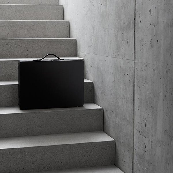 David Chipperfield profundiza en el diseño de su maleta más personal