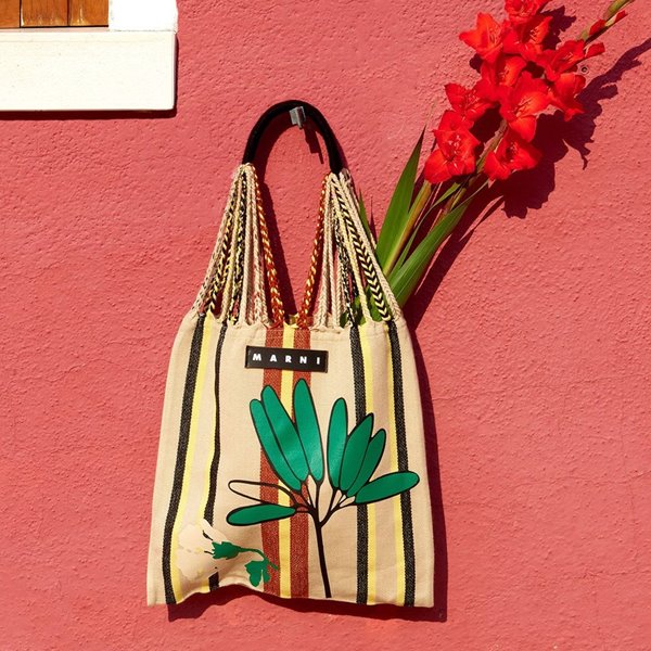 Los bolsos más creativos de Marni a la venta por tiempo limitado