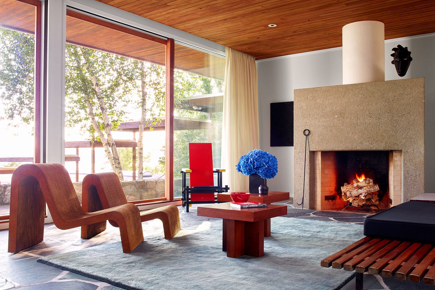 neumann residence marcel breuer salón chimenea