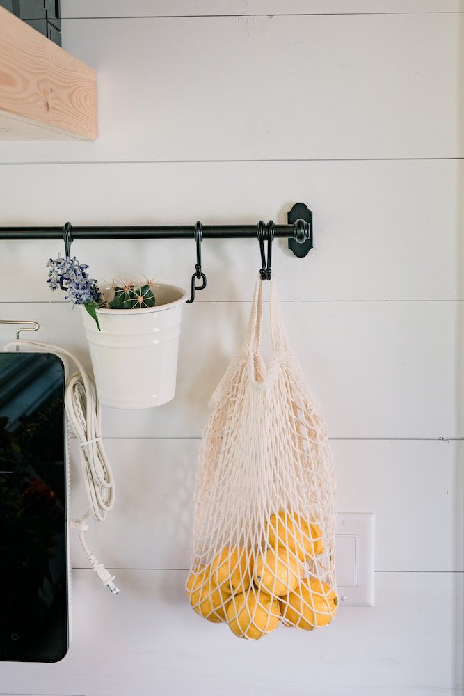 Colgador con bolsa para la fruta de la mini casa de ikea