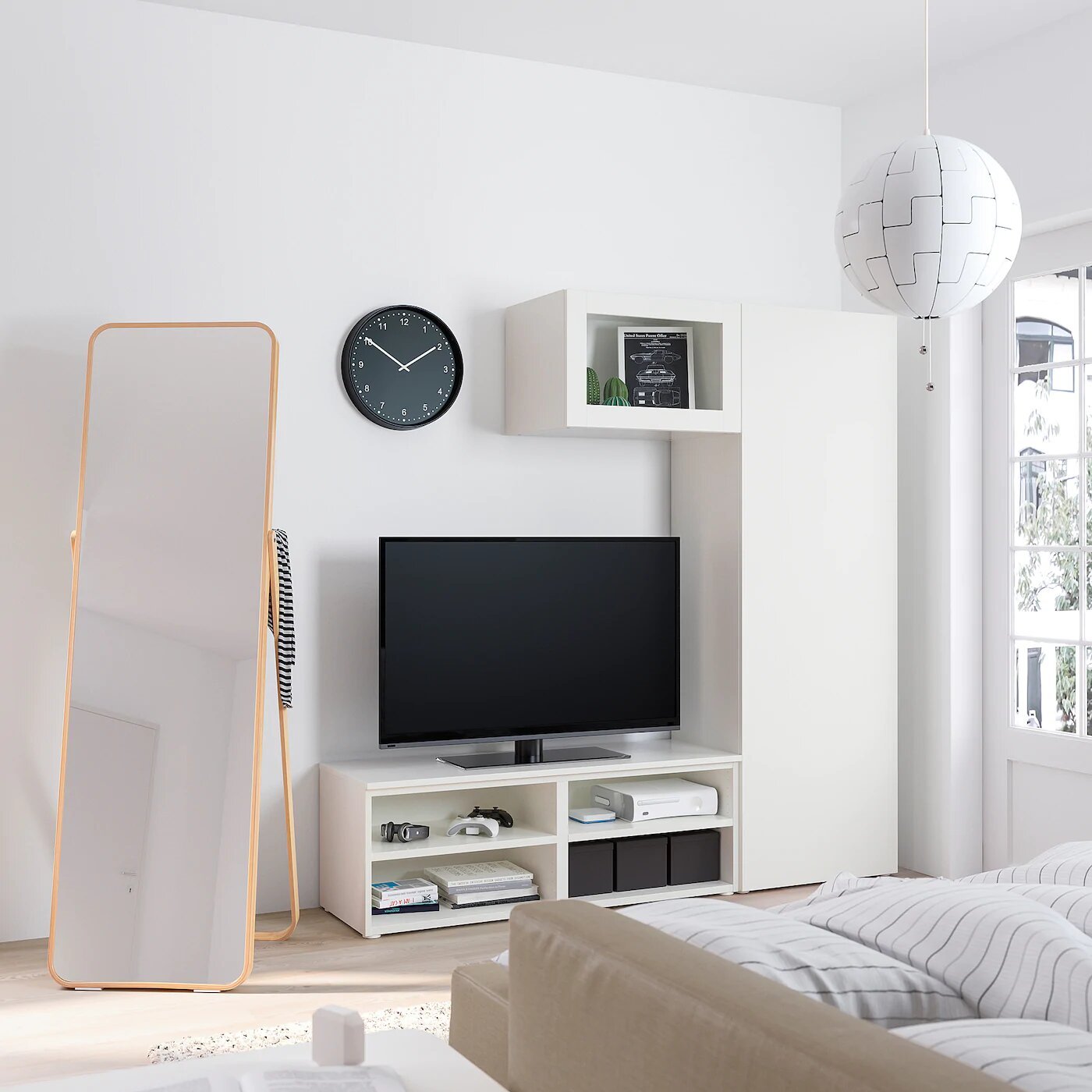 Mueble para la televisión Platsa de Ikea pisos pequeños. Pantalla plana