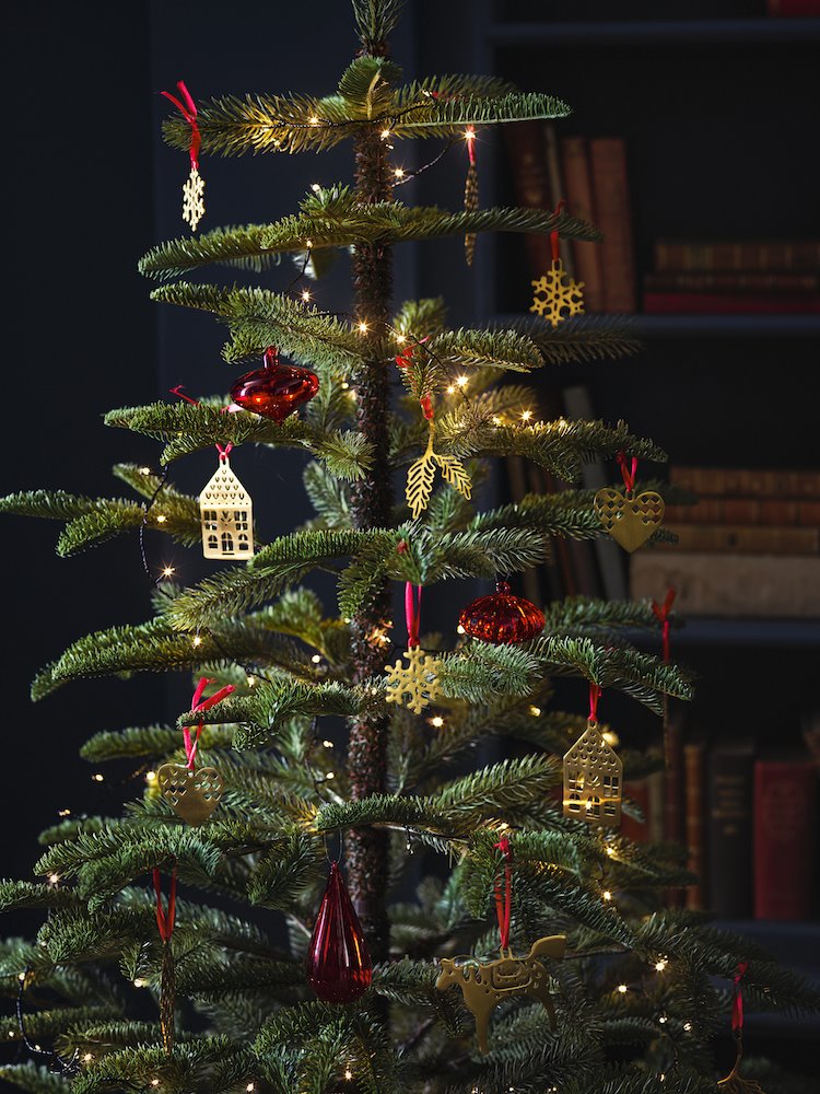 Decoración del árbol de navidad en color dorado caballo casa piña corazones de Ikea. Broche de oro