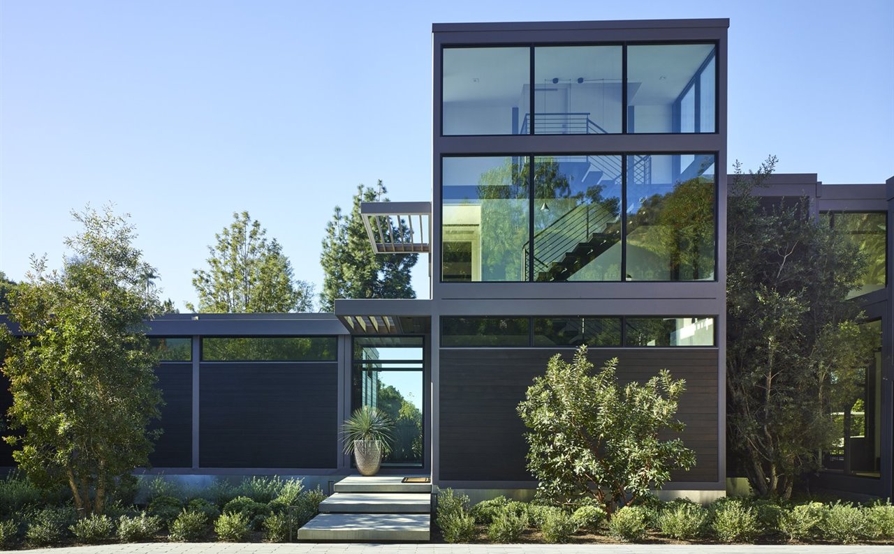 Casa prefabricada con estructura de acero en Beverly Hills, Los Angeles, diseñada por Suchi Reddy para el actor Will Arnett a partir del modelo RK2 de la gama LivingHomes de Plant Prefab.