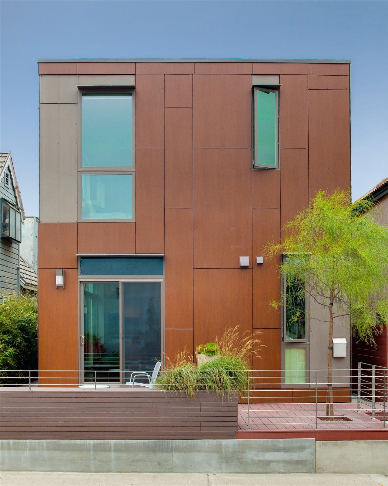 Diseño de Kieran Timberlake realizado con cuatro módulos LivingHome. Instalada en tan solo cuatro horas, fue la primera casa de Newport Beach (California) en obtener el certificado LEED Platinum.