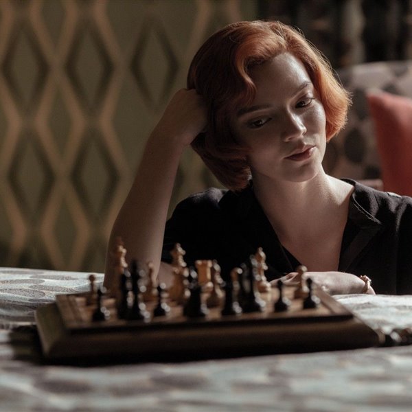 Gambito de dama, la exitosa serie de Netflix que invita a empapelar la casa