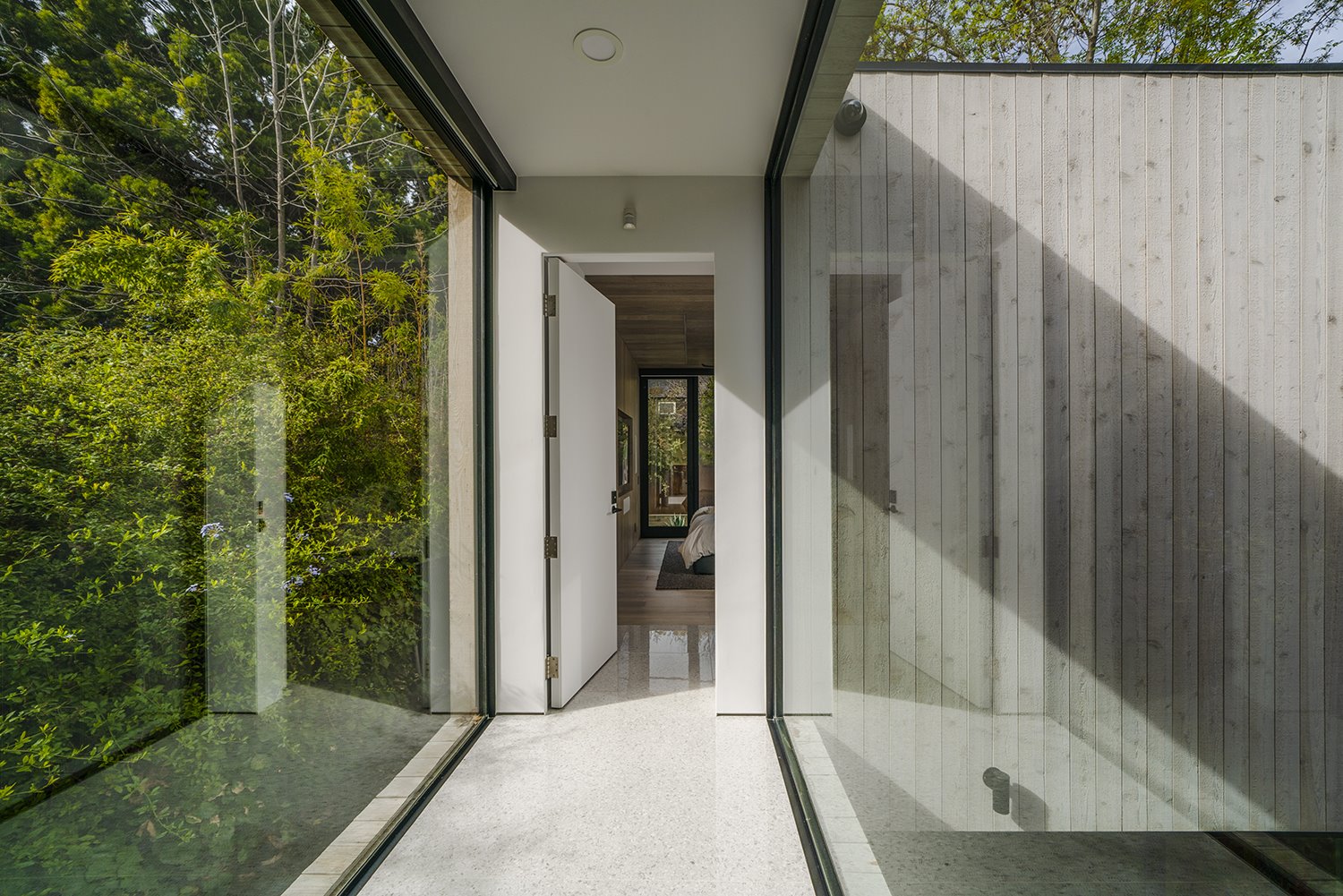 casa bridge house dan brunn fachada de madera y cristal foto gavin cater