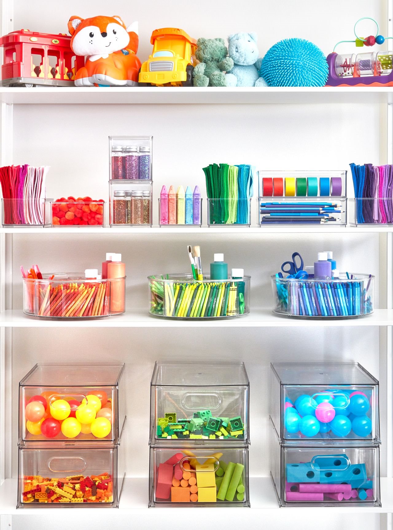 Espacio infantil decorado por colores. Zonas infantiles
