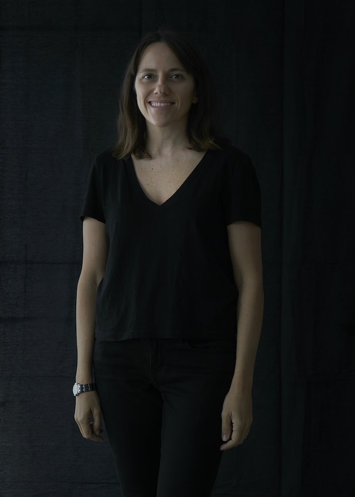 Bea Sarrias firma la parte pictórica de "Miró-Sert-Gomis. La luz en el taller del artista". Foto: Blanca Munt.