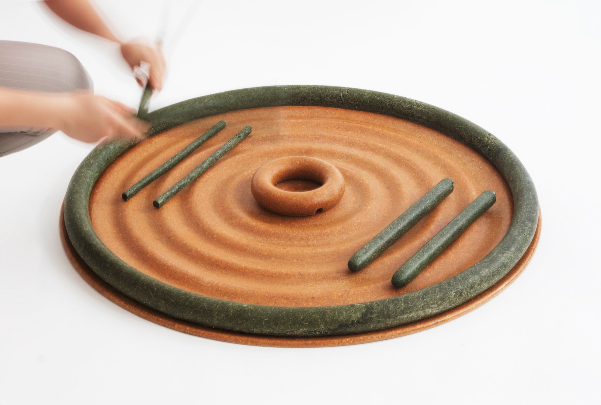 cascaras de naranja, hierba cortada y pulpa de zanahoria-objetos de diseño-ottan studio-3