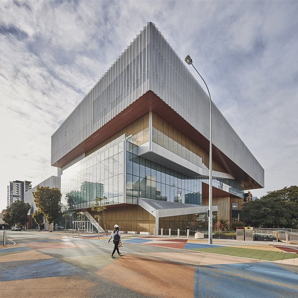 Este museo de Hassell+OMA en Perth es toda una lección de historia de Australia