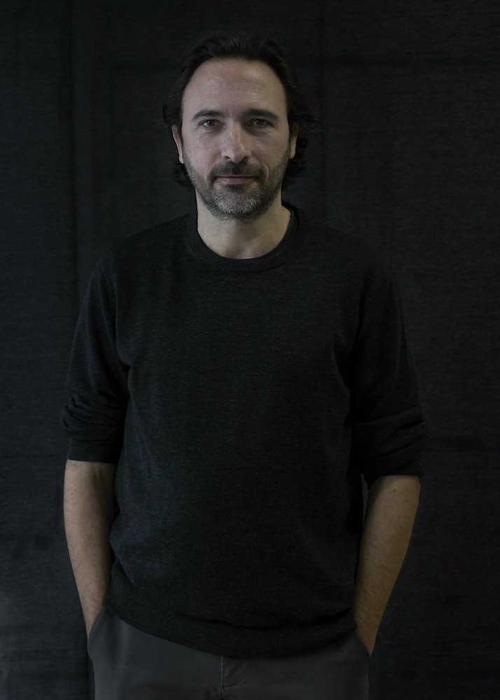 El realizador Morrosko Vila-San-Juan, autor de la parte audiovisual de "Miró-Sert-Gomis. La luz en el taller del artista". Foto: Blanca Munt.