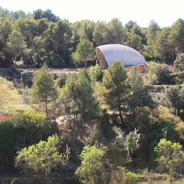 Esta casa en forma de cúpula está en el Matarraña y se alquila por temporadas