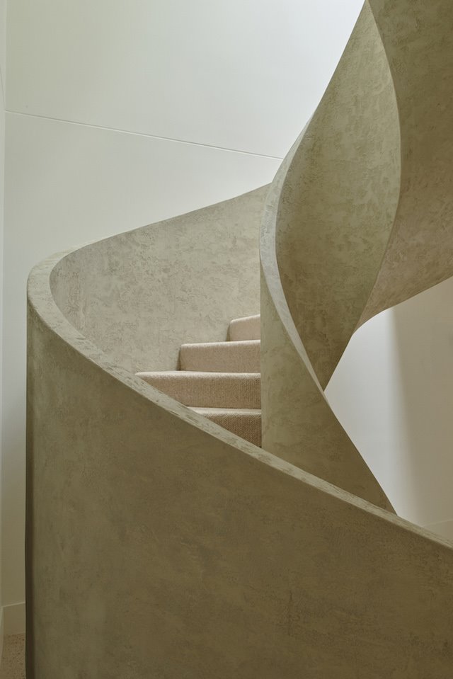 Escalera de caracol de una masseria en Italia