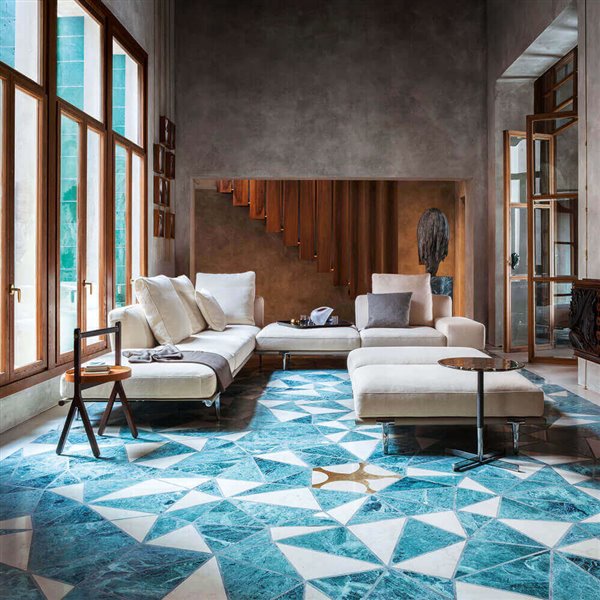 Sofa grande con chaise longe de la firma Poltrona Frau