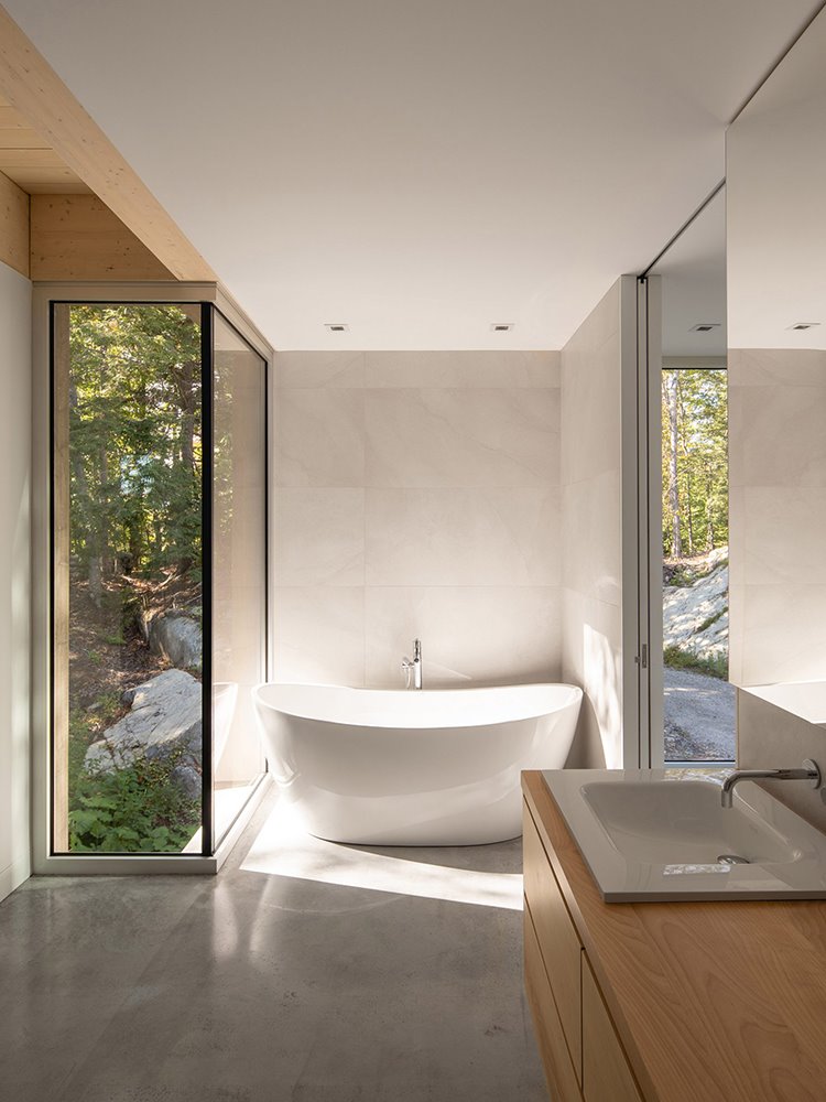 casa de madera en quebec natalie dione baño