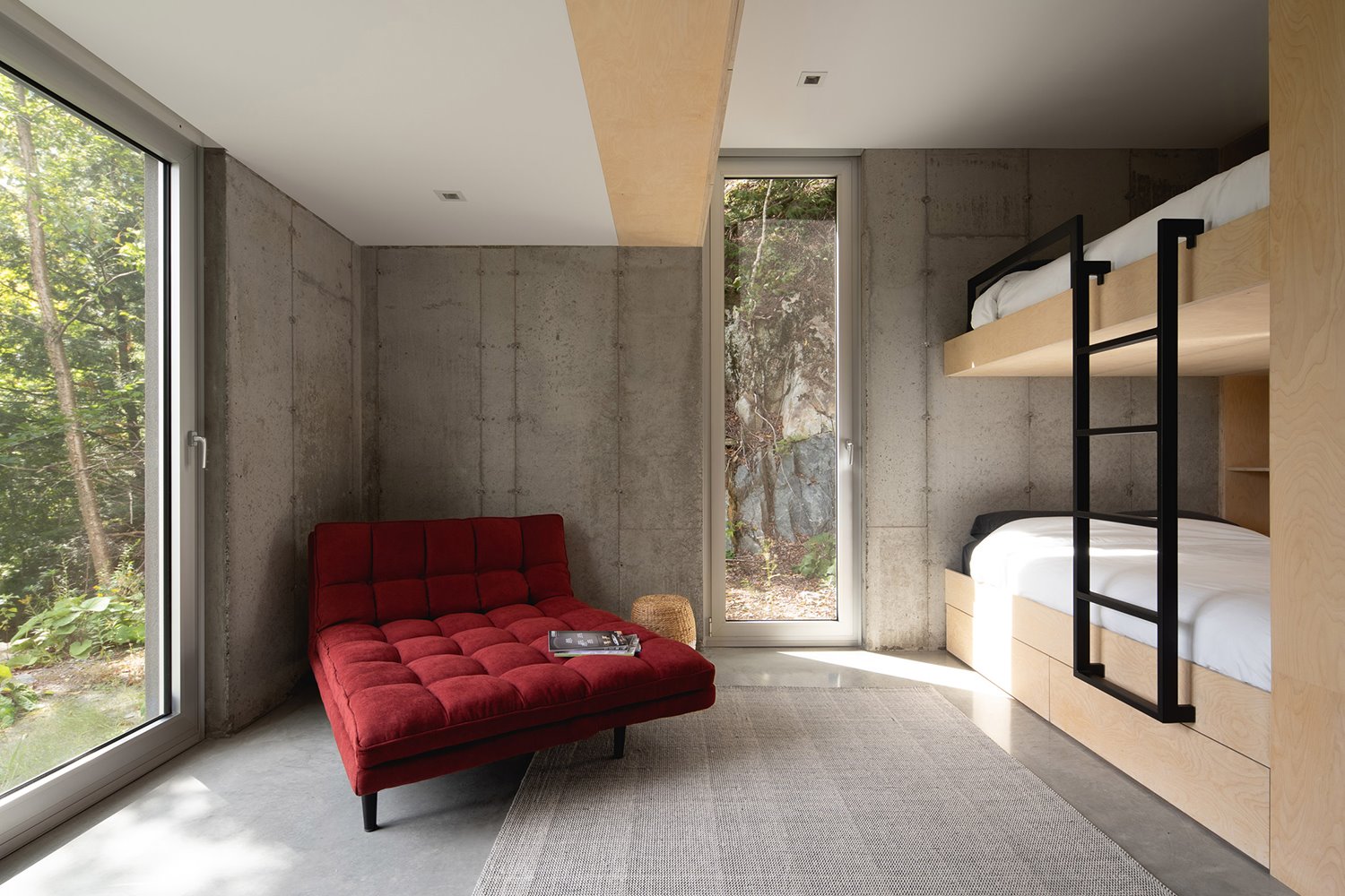 casa de madera en quebec natalie dione dormitorio auxiliar