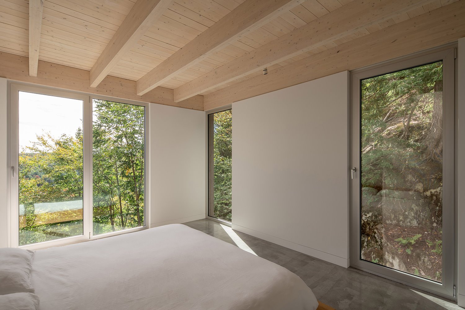 casa de madera en quebec natalie dione dormitorio