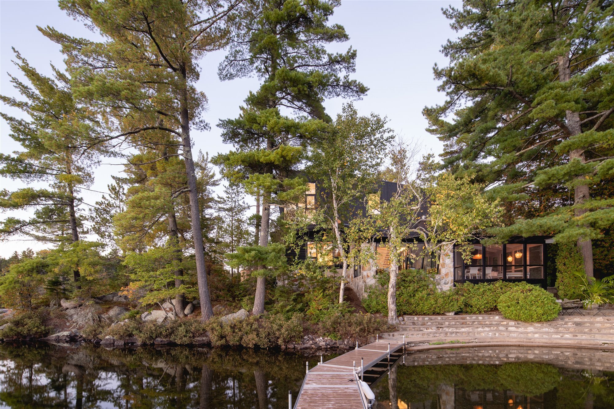Casa en montreal con vistas a un lago