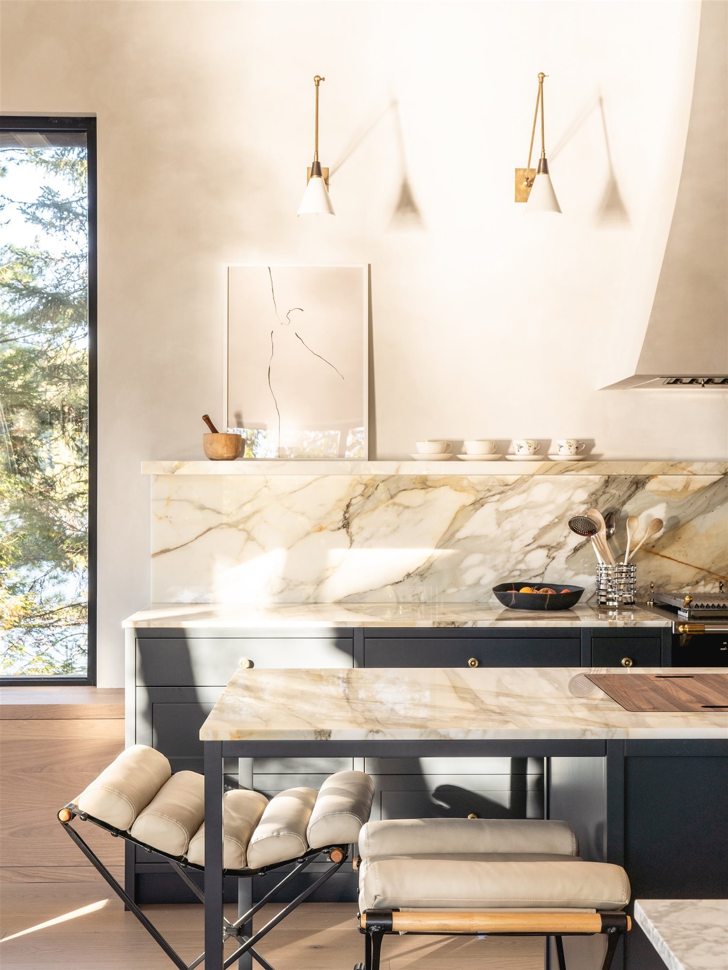 Cocina con encimera de marmol de una casa en Montreal