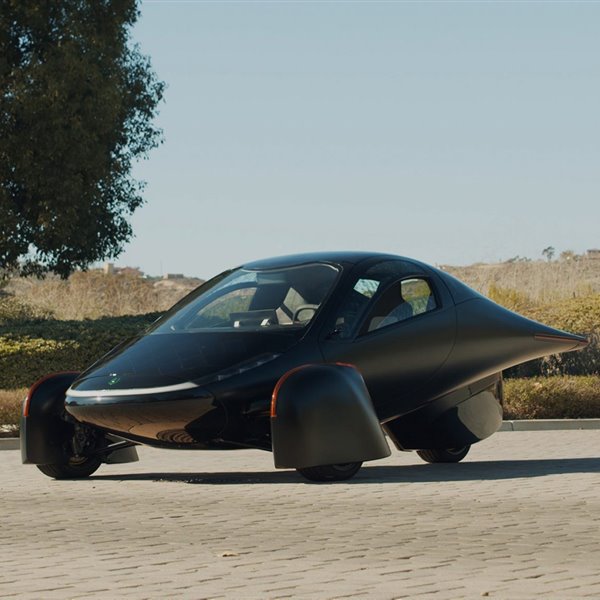 Gracias a la energía solar nunca tendrás que cargar este coche eléctrico