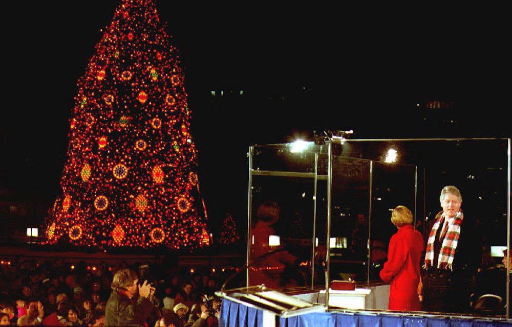 Bill Clinton encendiendo el arbol de Navidad