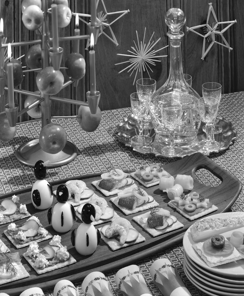 Canapes y comida de Navidad de los años cincuenta
