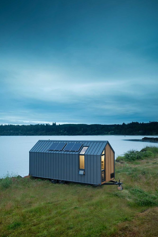 La casa dispone de placas solares para generar su propia electricidad y vivir desconectado de la red.