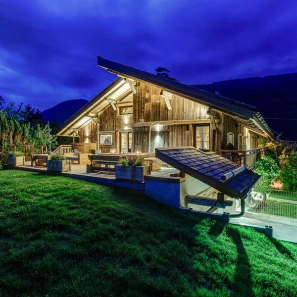 casa-refugio-alpino-noche 79a81f88 1024x683