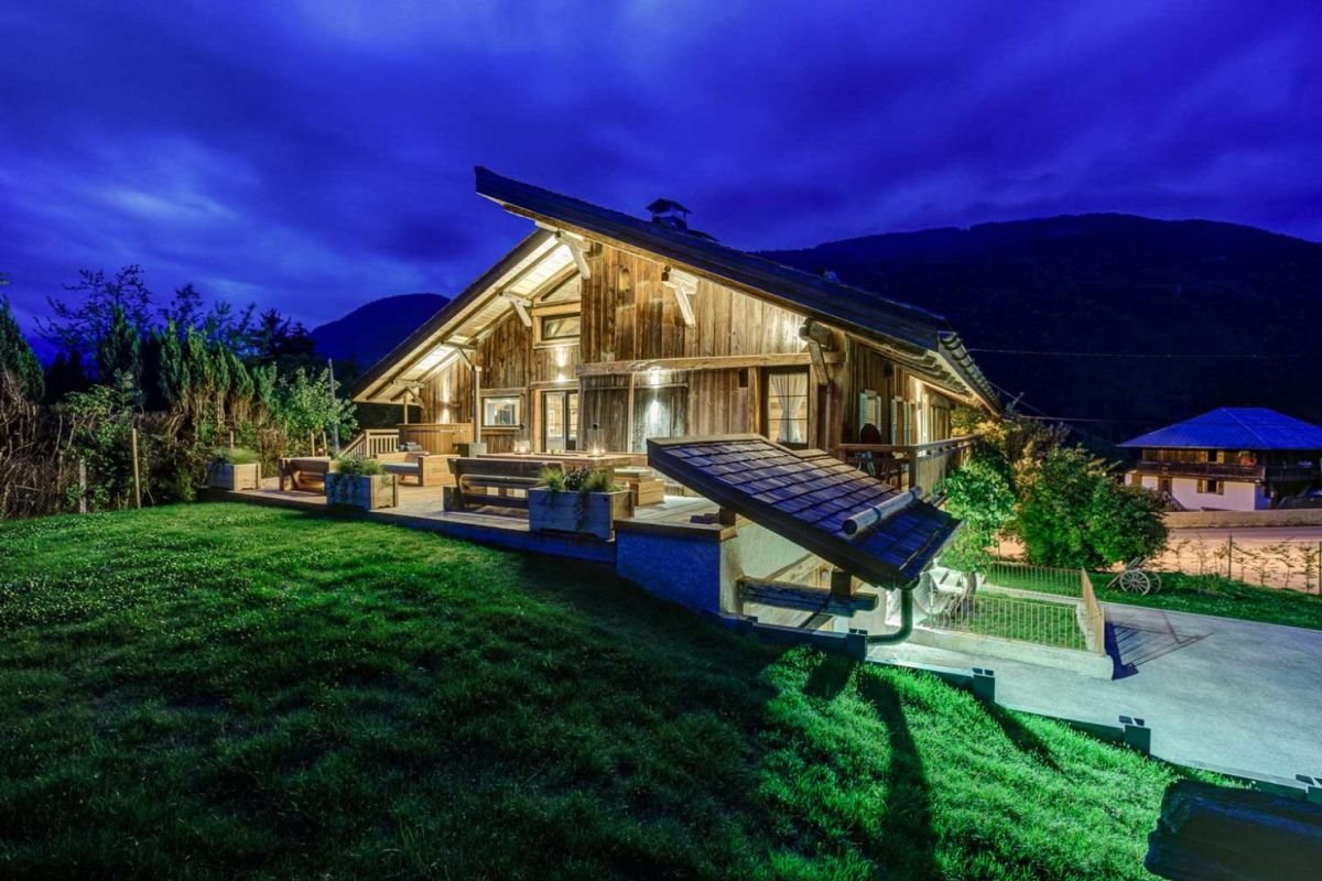 casa-refugio-alpino-noche 79a81f88 1024x683