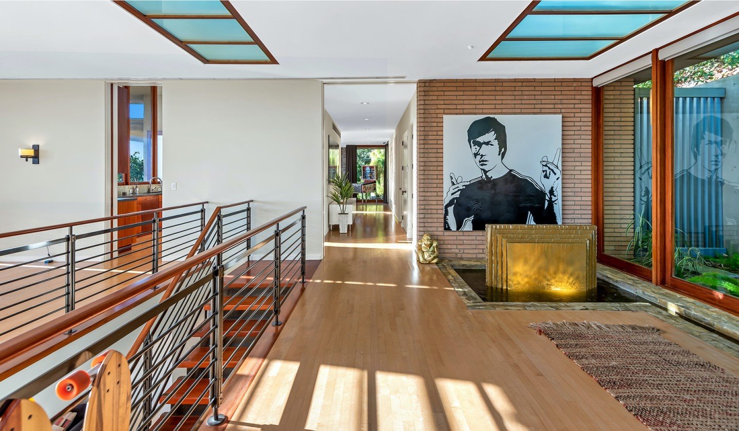 Recibidor de la casa de Zac Efron en Los feliz