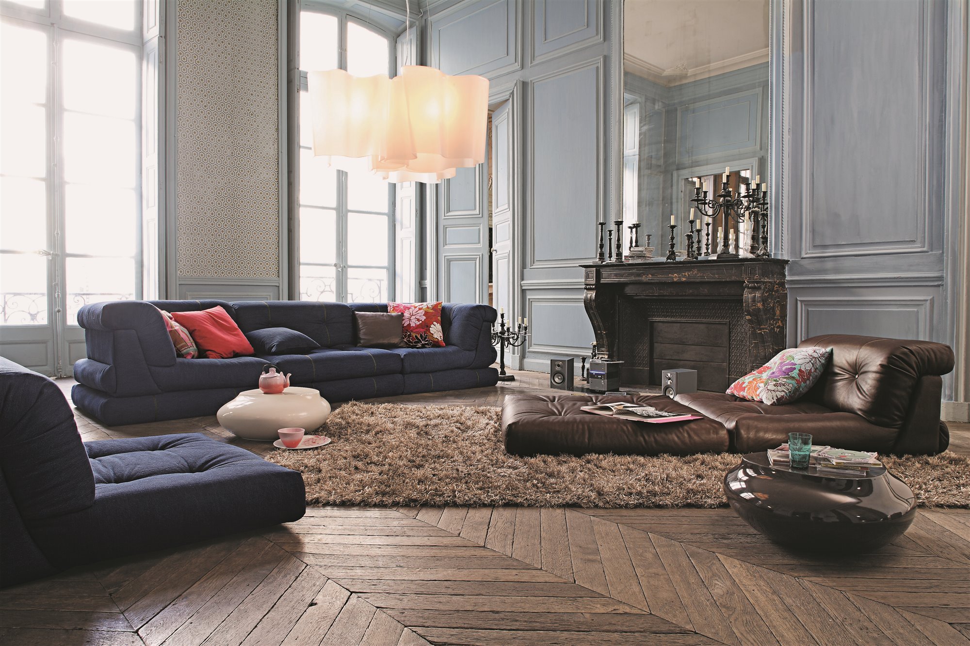 Salon con sofas de Roche Bobois