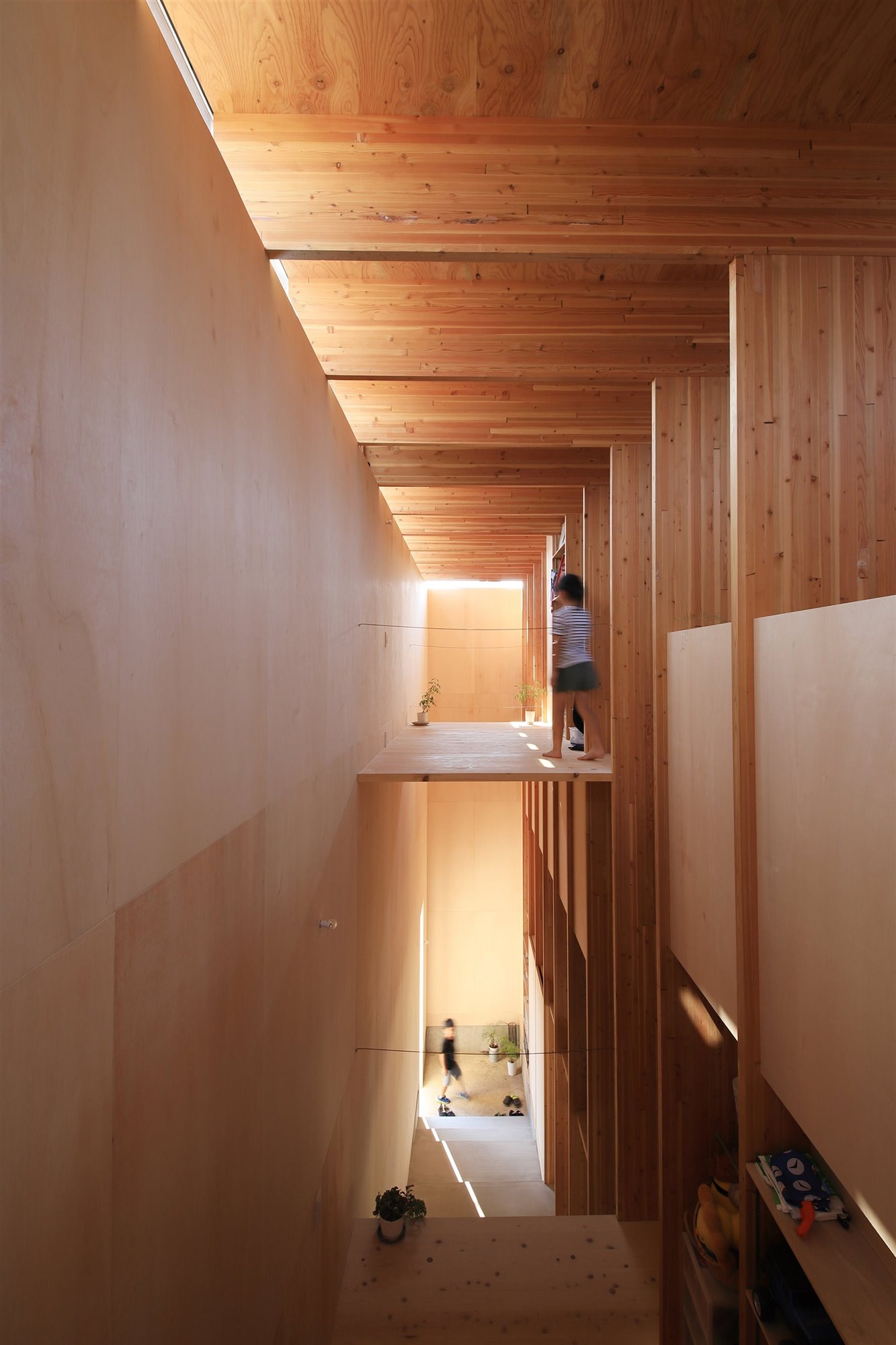 Casa en japon de los arquitectos Katsutoshi Sasaki + Associates con paneles de madera