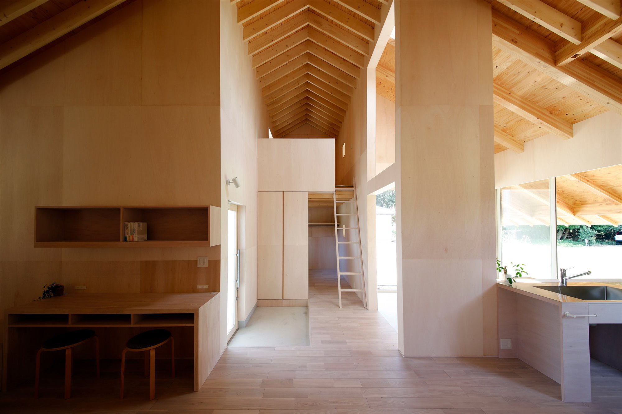 Casa en japon de los arquitectos Katsutoshi Sasaki + Associates con paredes de madera