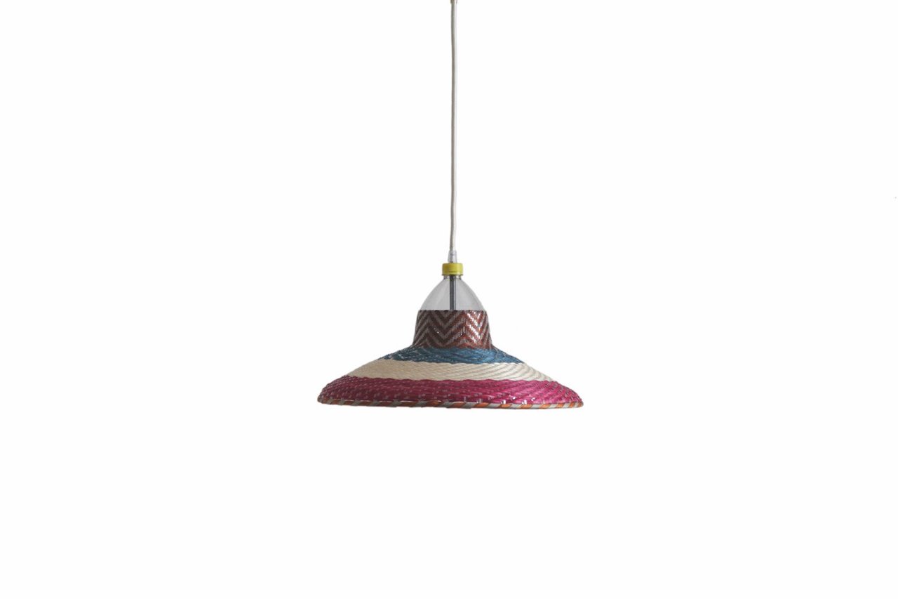 PET Lamp Chimbarongo (Chile). Cada lámpara lleva el nombre de la localidad donde ha sido realizada.