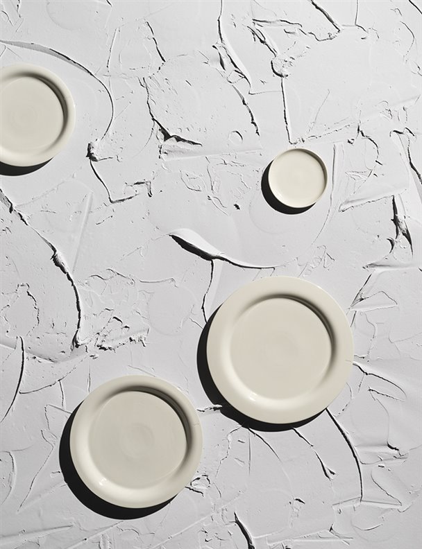 Dale un toque nórdico a tu mesa con esta colección de vajilla cerámica