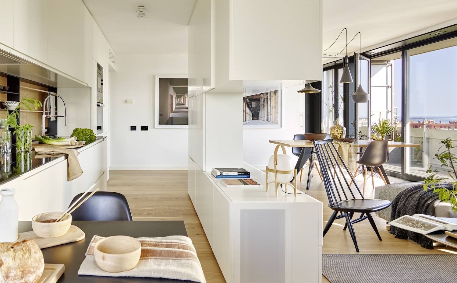 leo, cocina abierta