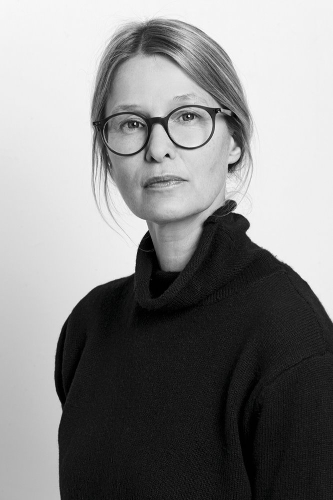 Para la creadora Carina Seth Andersson, el carácter ligeramente disparejo de las piezas es parte del encanto de la colección.