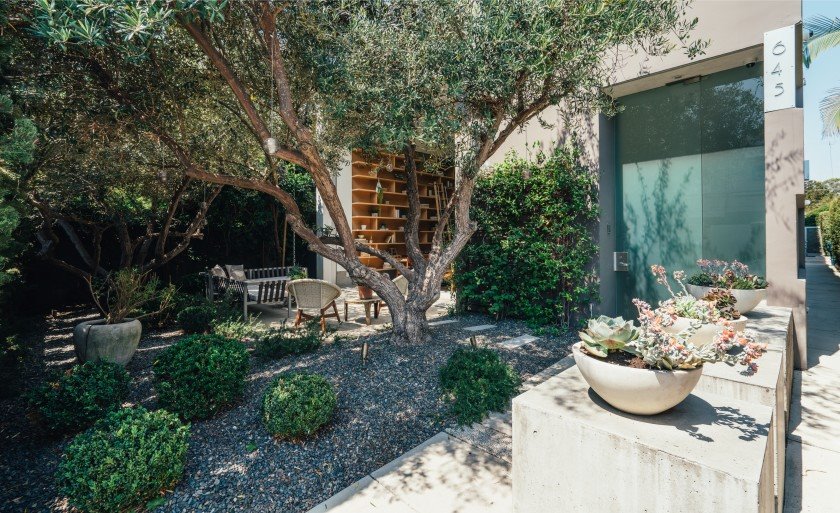 jardín casa emilia clarke