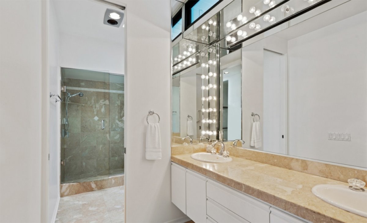 Baño de la casa de la actriz gal gadot en Malibu