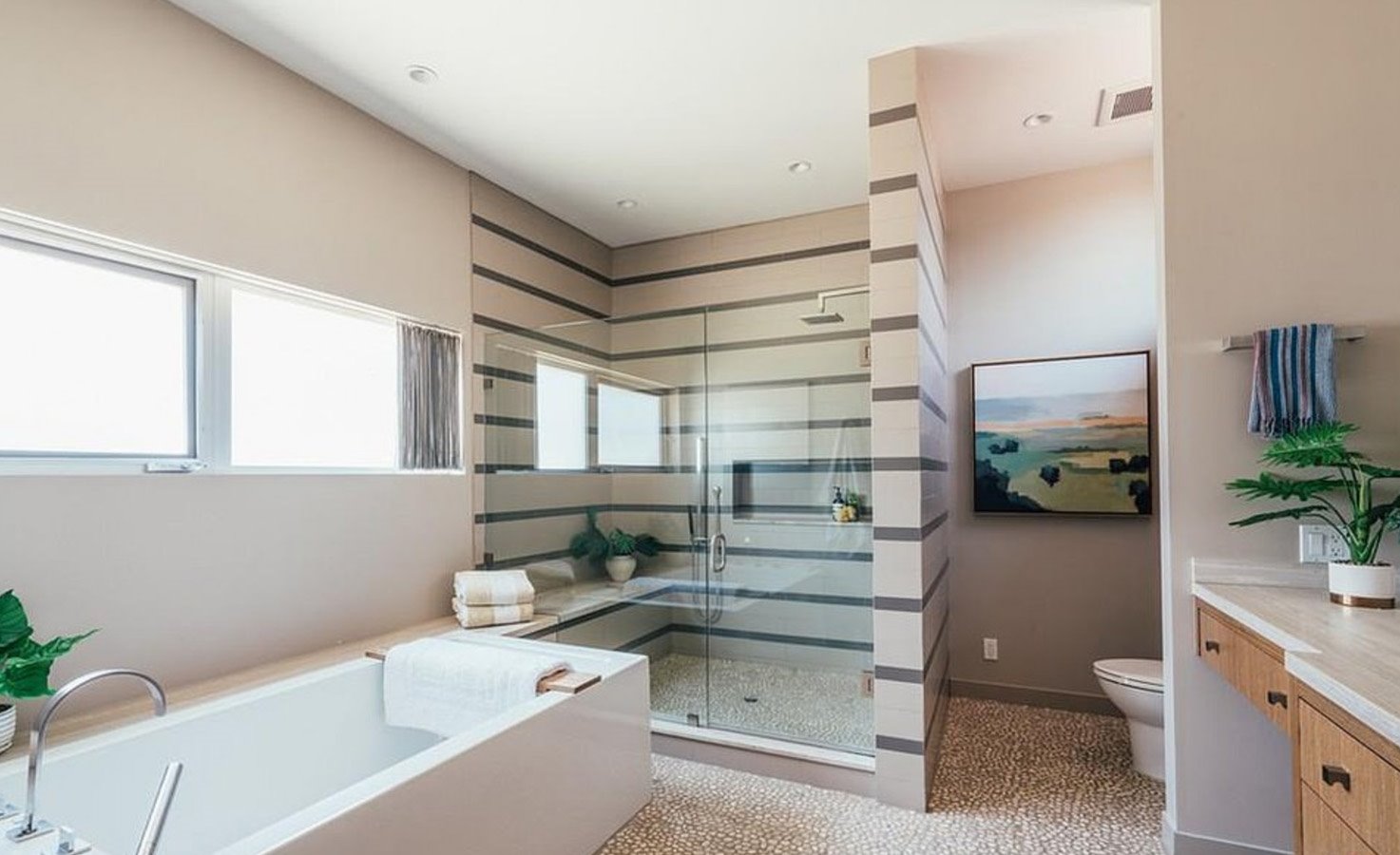 Baño de la casa de la actriz de juego de tronos emilia clarke