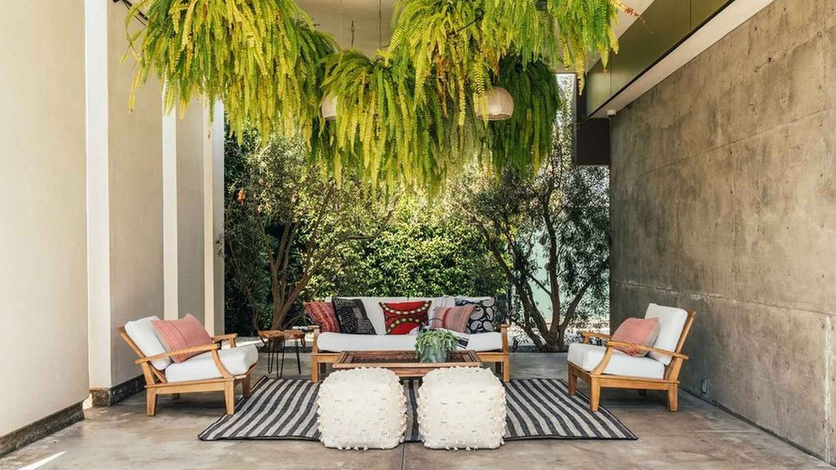 Jardin de la casa de la actriz de juego de tronos emilia clarke