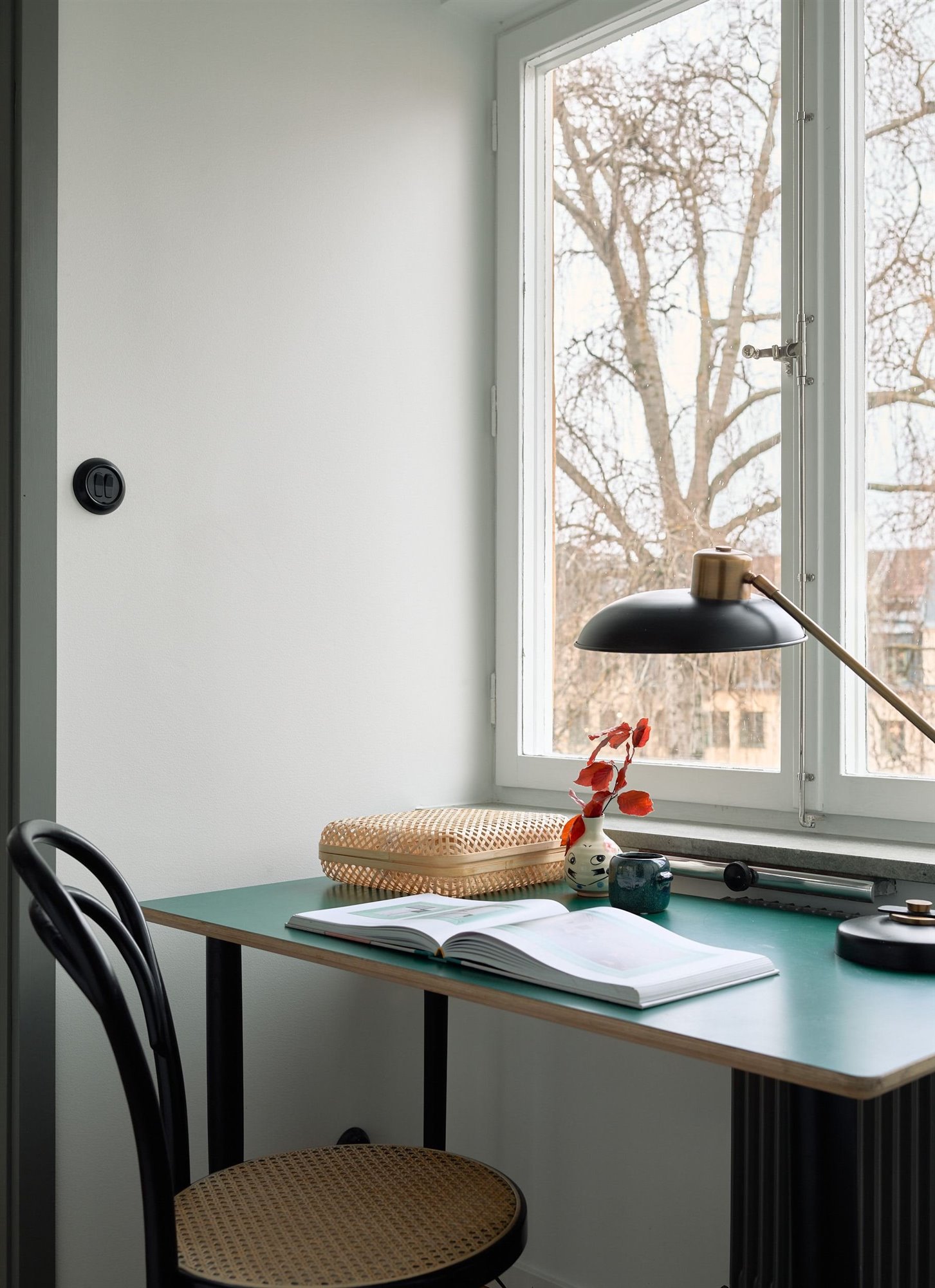 Piso en suecia con interiores de estilo nordico estudio despacho