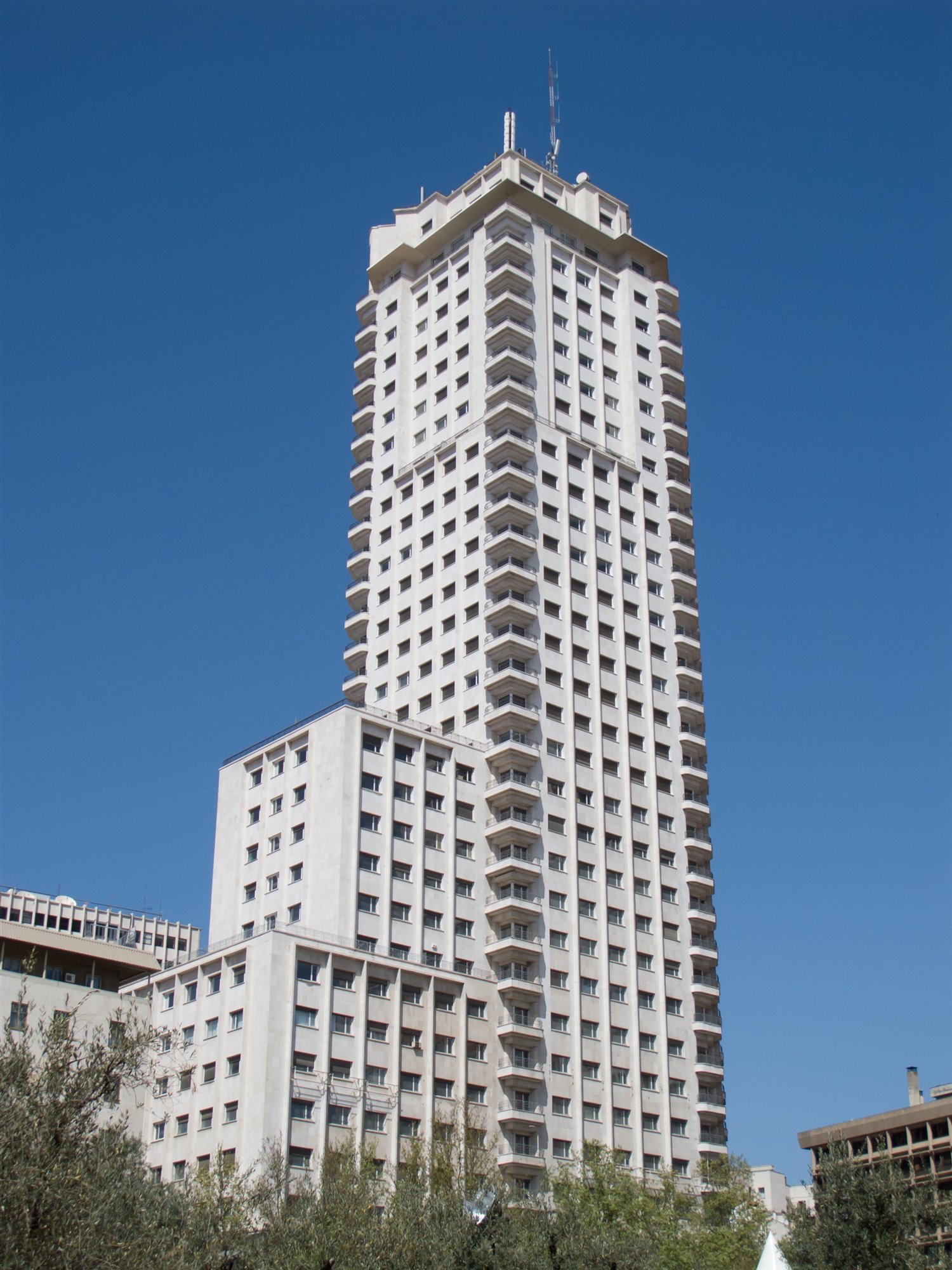 1957 Torre de Madrid Julián and José María Otamendi Machimbarrena