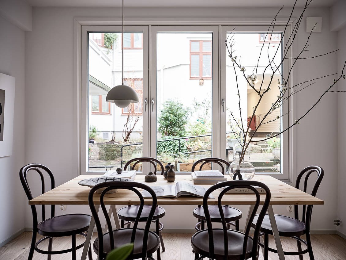 Comedor de un mini piso en Suecia