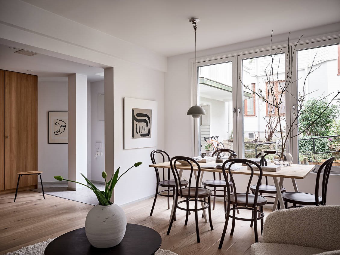 Entrada comedor de un mini piso en Suecia