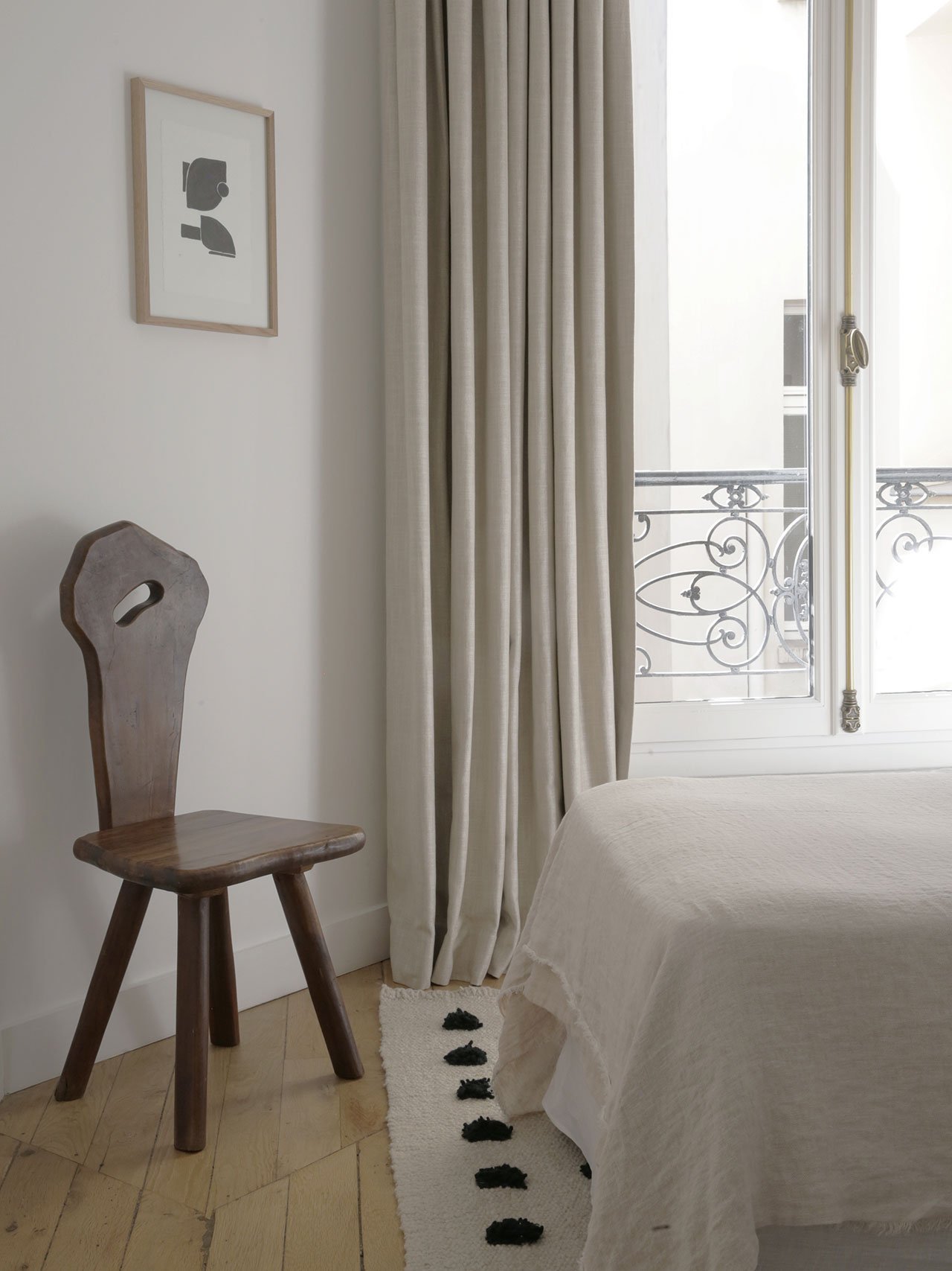 Silla de madera de un piso vintage en Paris