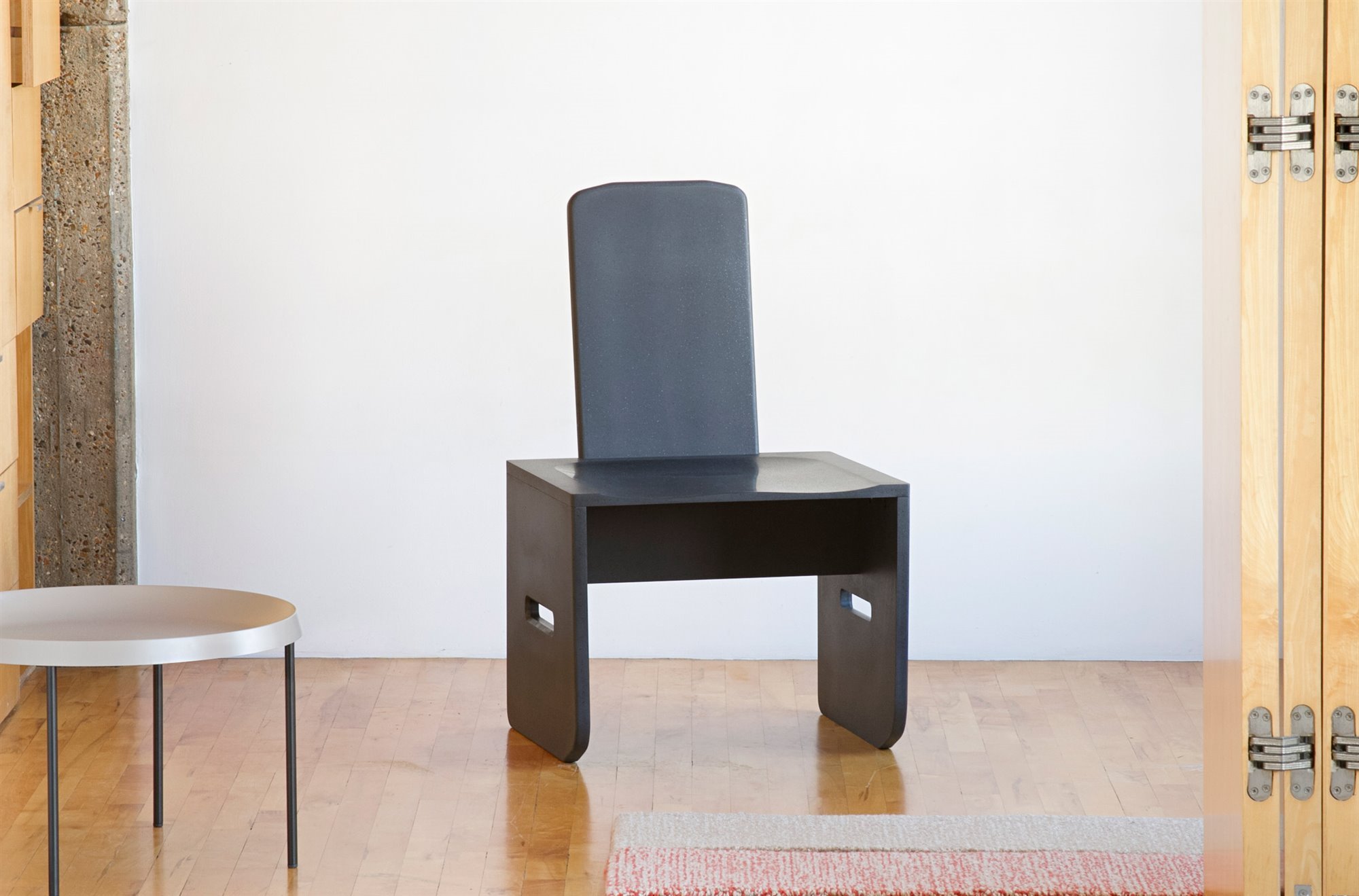 silla evolve de Tom Robinson y mesa