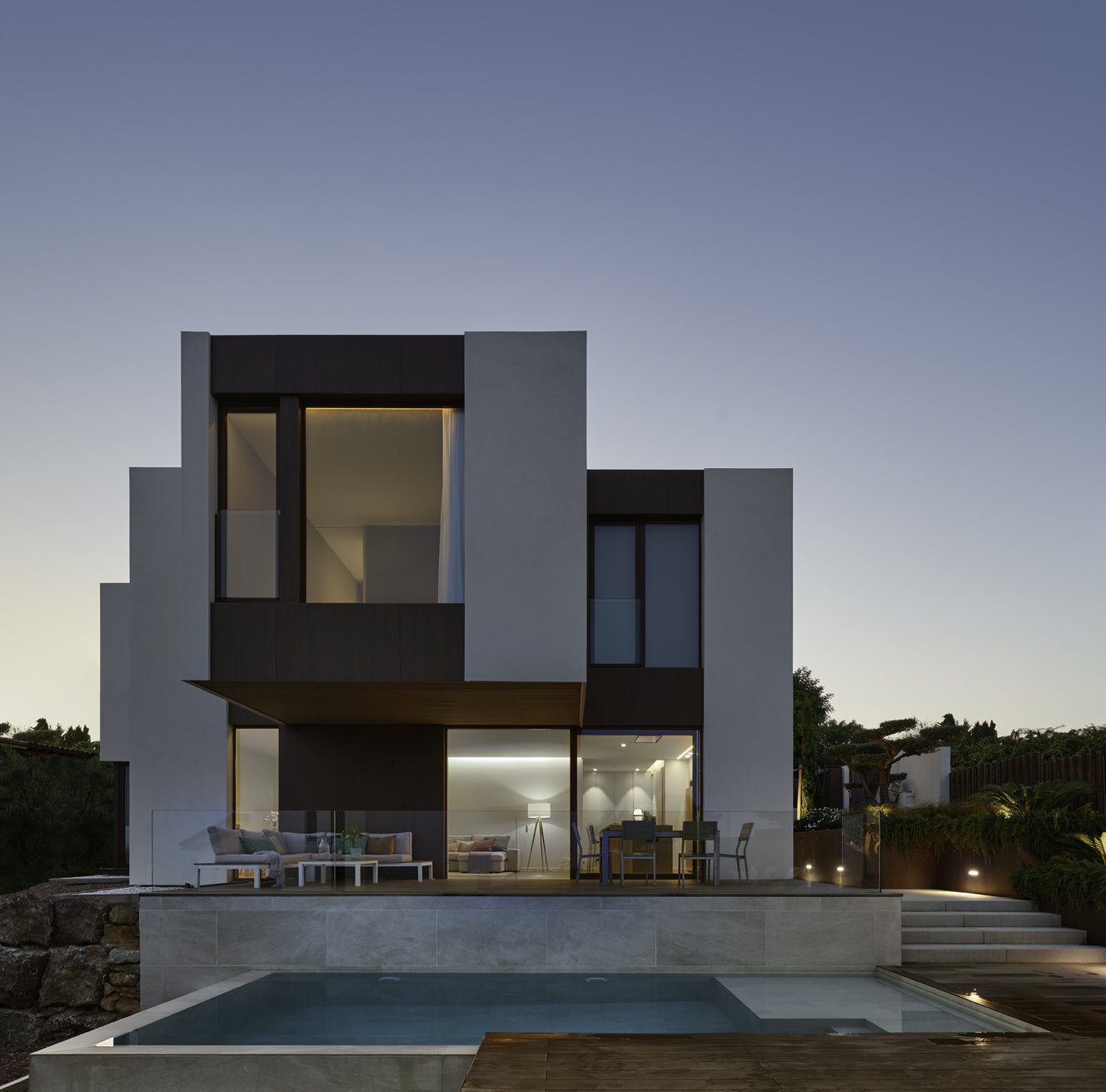 casa-prefabricada-de-hormigon-de-la-firma-inhaus df953a1e 1328x1311