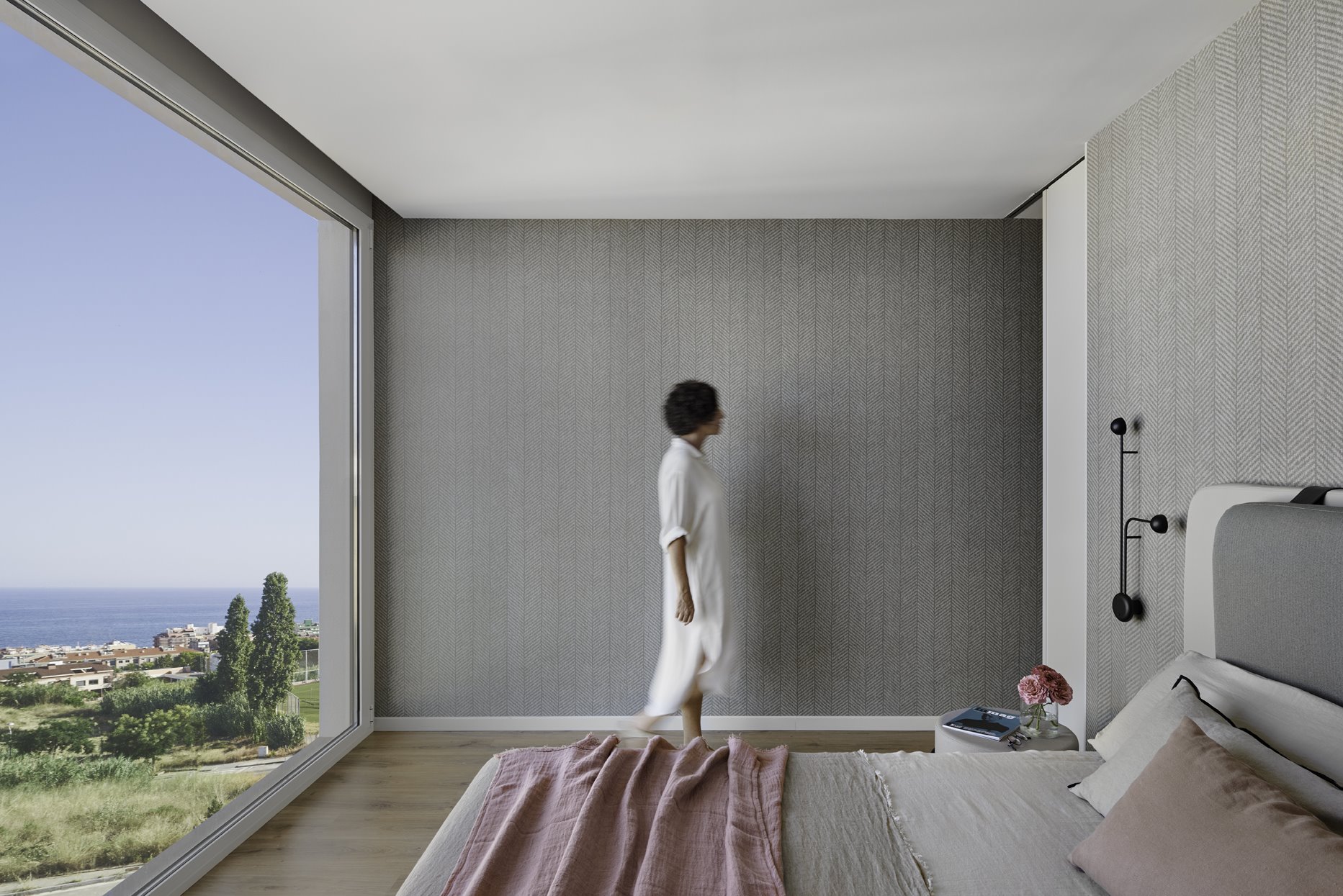 Dormitorio de una casa prefabricada de hormigon en el Masnou