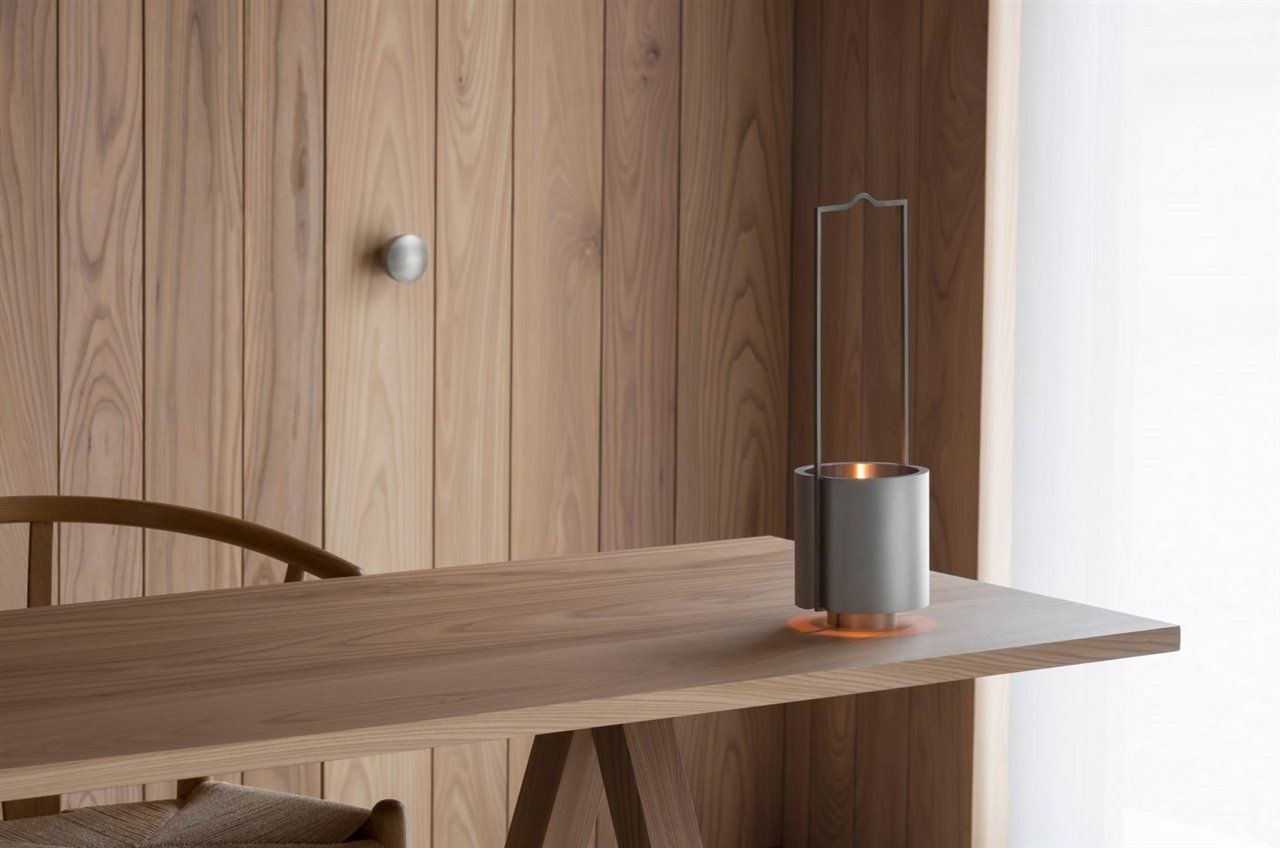 Pawson ha diseñado la lámpara en varios tamaños para que pueda integrarse en diferentes ambientes, individualmente o en grupo. 